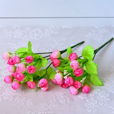 En interiores y exteriores pequeñas y bonitas cabezas de flores rojas, flores de plástico al por mayor, decoración para el hogar duradera.