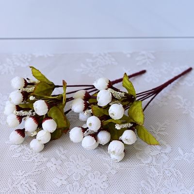 En interiores y exteriores pequeñas y bonitas cabezas de flores rojas, flores de plástico al por mayor, decoración para el hogar duradera.